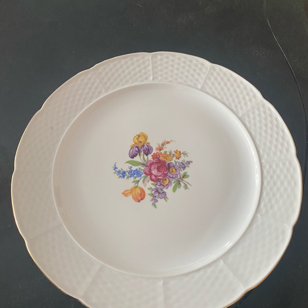 beautiful flower vintage style plate 32cm wide